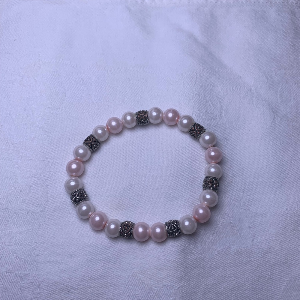 Two tone pink faux pearl stretch bracelet 7”